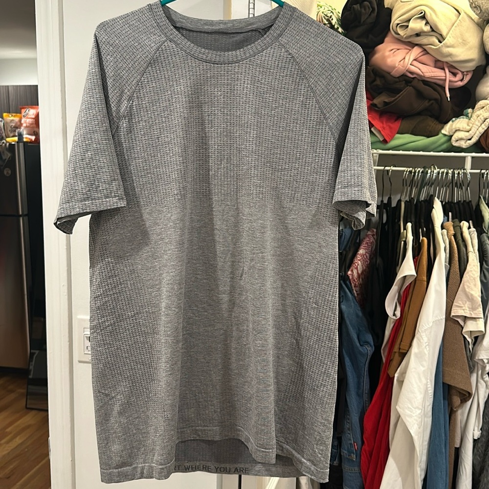 Lulu metal vent tech slate t shirt